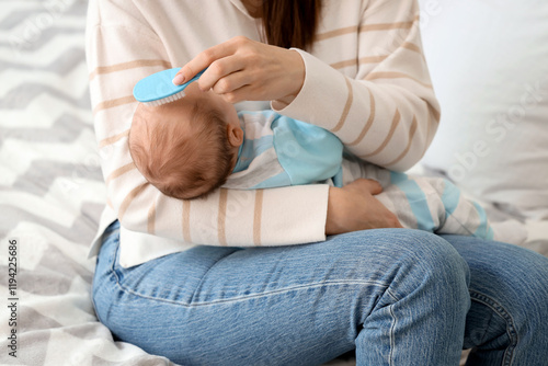 Young mother brushing her l...