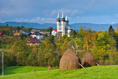 traditionelle Heuschober und die Landschaft rund um Breb, Maramures in Rumänien - haylofts and the landscape around Breb, Maramures in Romania photo