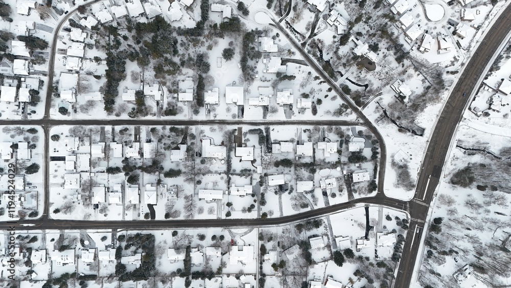 Naklejka premium Aerial view of Kitchener, Ontario, covered in snow during winter