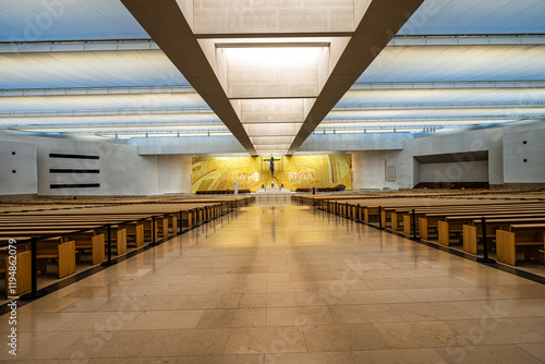 Obraz na płótnie Interior of the modern Minor Basilica of Most Holy Trinity at Fatima, Portugal. w salonie