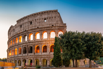 Keuken achterwand Colosseum Beroemd Colosseum bij dageraad Rome  © lucky-photo