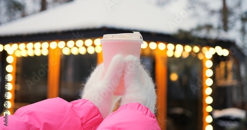 Tablou pe pânză Pink hue captures winter trend that captivates passersby, showcasing trend for cheerful branding, allowing trend to spread across social channels, inspiring modern seasonal aesthetics