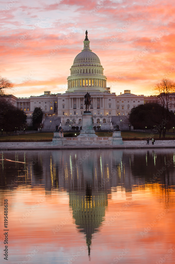 Obraz premium capitol building during sunrise - Washington DC United States