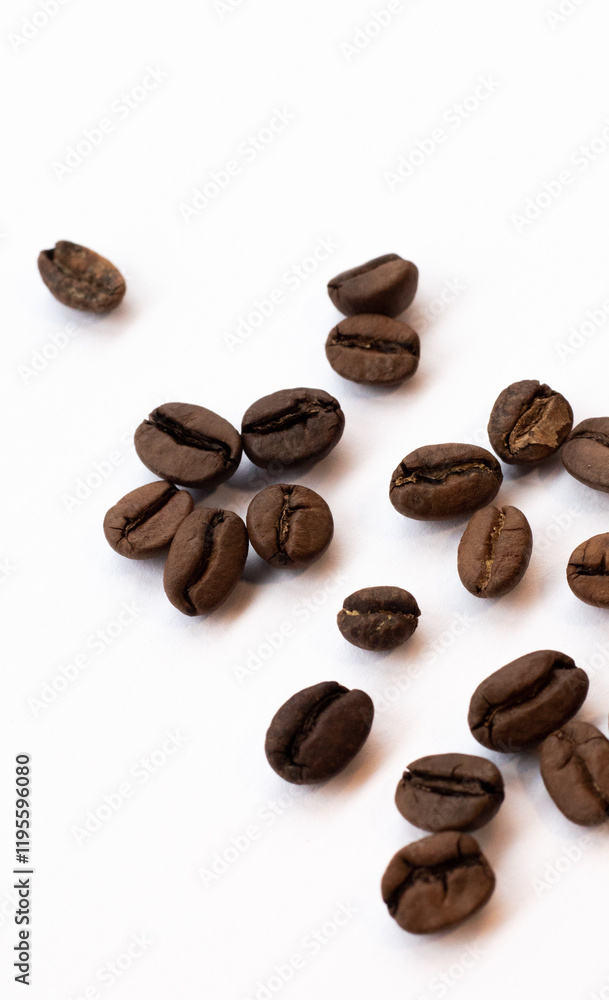 Naklejka premium Coffee beans background on a white background, ideal for food, design, or minimalist concepts.