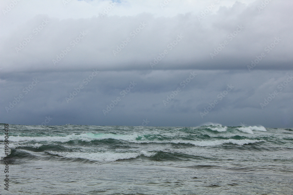 Fototapeta premium stormy waves crashing on the sea with a dark sky background