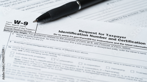 фотографія W9 Tax Form, IRS Taxpayer Identification, Federal Document, Paper Close-Up