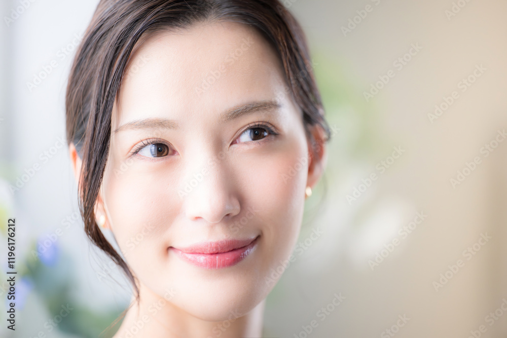 Naklejka premium 美容のスキンケア素肌感が美しい女性のクローズアップ 春夏のようなイメージ