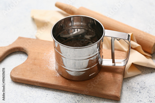 Stainless steel flour sifte...