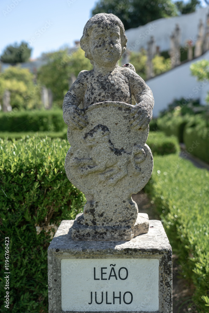 Obraz premium Stone statue depicting the lion sign belonging to the episcopal garden of the city of Castelo Branco-Portugal.