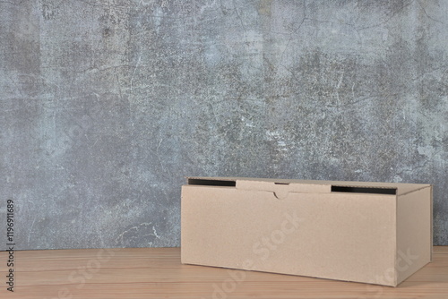 caja carton kraft abierta envios embalaje  photo