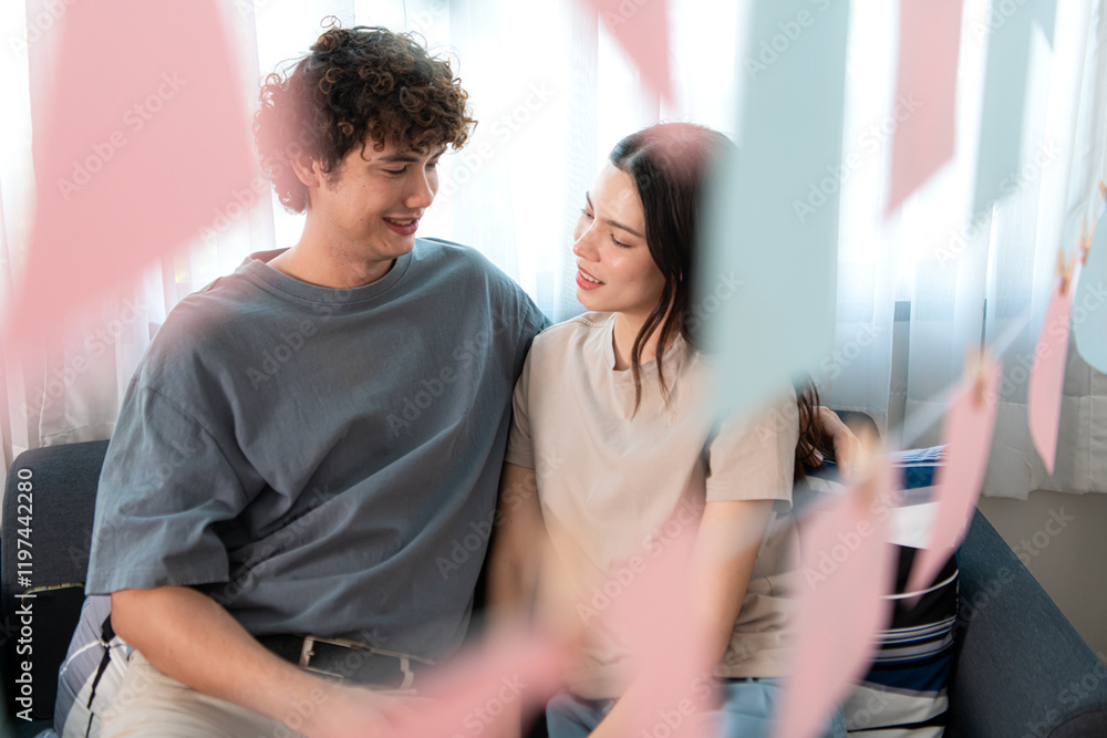 Obraz premium A young couple with Valentine's Day activities at home