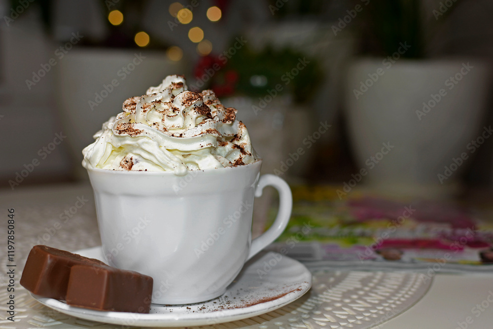 filiżanka czekolady z bitą śmietaną, biała filiżanka kawy z bitą śmietaną, a cup of chocolate with whipped cream, a white cup of coffee with whipped cream, hot chocolate topped with whipped cream