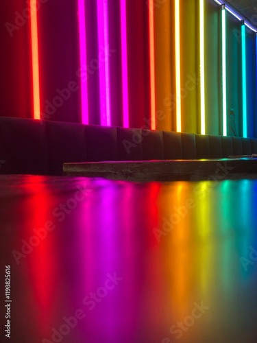tubes lumineux dans un restaurant
