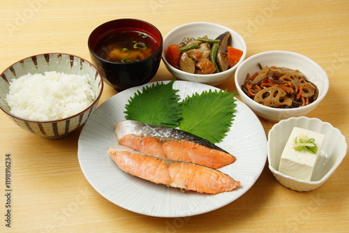 鮭の焼魚　朝食　定食 photo