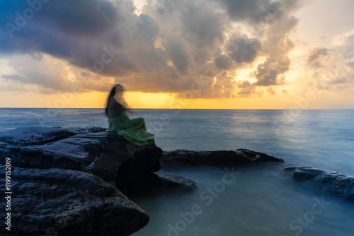 Fotografie people presence illusion effect long exposure blur with dramatic sunrise sky ove