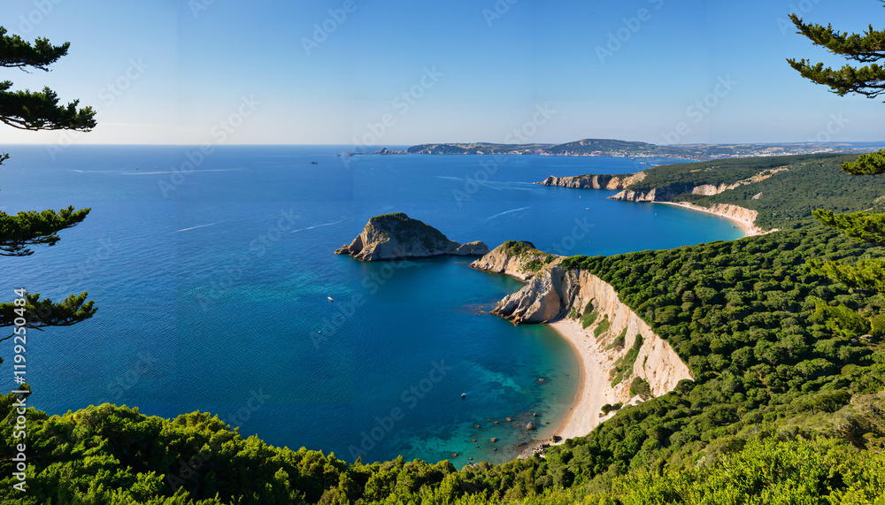 Fototapeta premium Vue panoramique sur une côte méditerranéenne