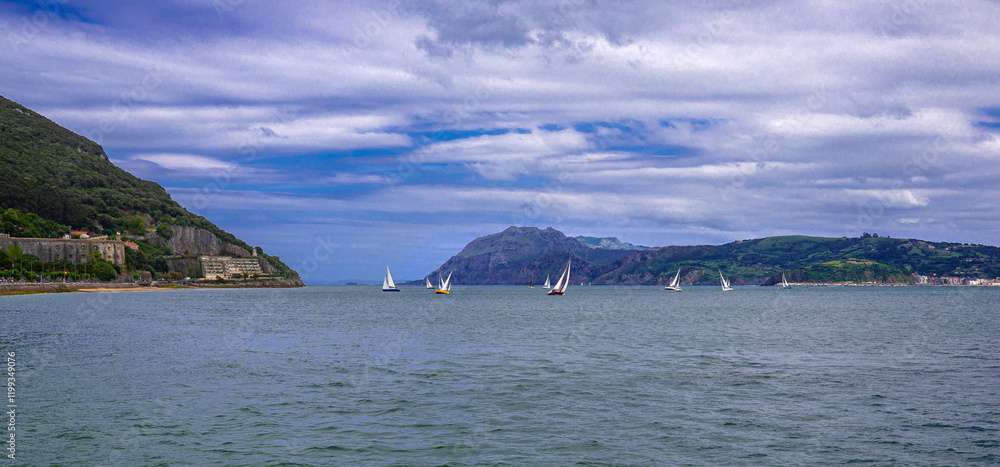 Obraz premium Santoña Bay, Cantabrian Sea, Trasmiera Comarca, Cantabria, Spain, Europe