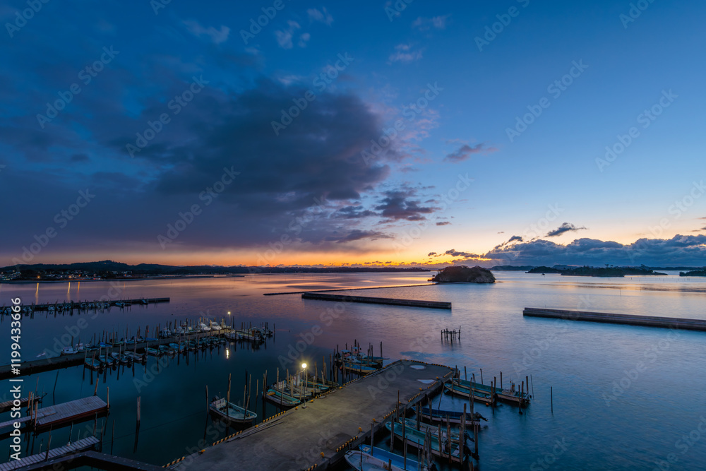 Obraz premium 日本三景「松島」の夜明け(広角)