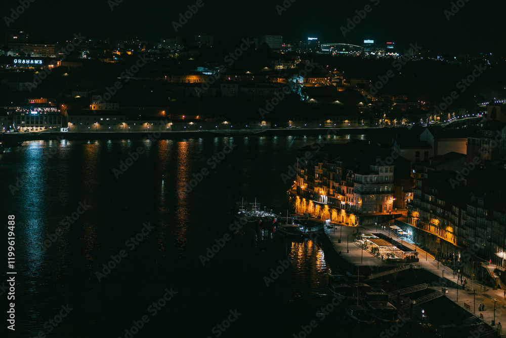 Fototapeta premium Porte ville magique entre terre et mer 