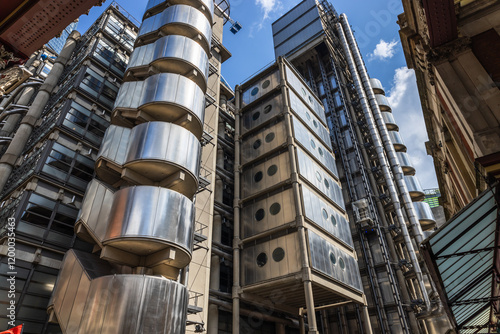 Lloyd's Building in London: High-Tech Design and Futuristic Exterior
