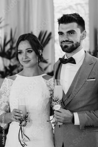 Obraz na płótnie portrait of the newlyweds at the presidium w salonie