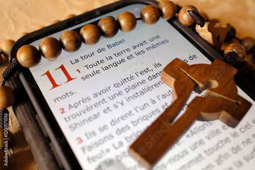 Canvas Print Rosary and digital bible on a smartphone
