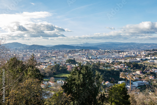 Vista parcial da encantadora cidade de Braga, capturada a partir do icônico Bom Jesus do Monte. A paisagem revela a harmonia entre a arquitetura urbana e o verde das colinas, destacando o charme histó photo