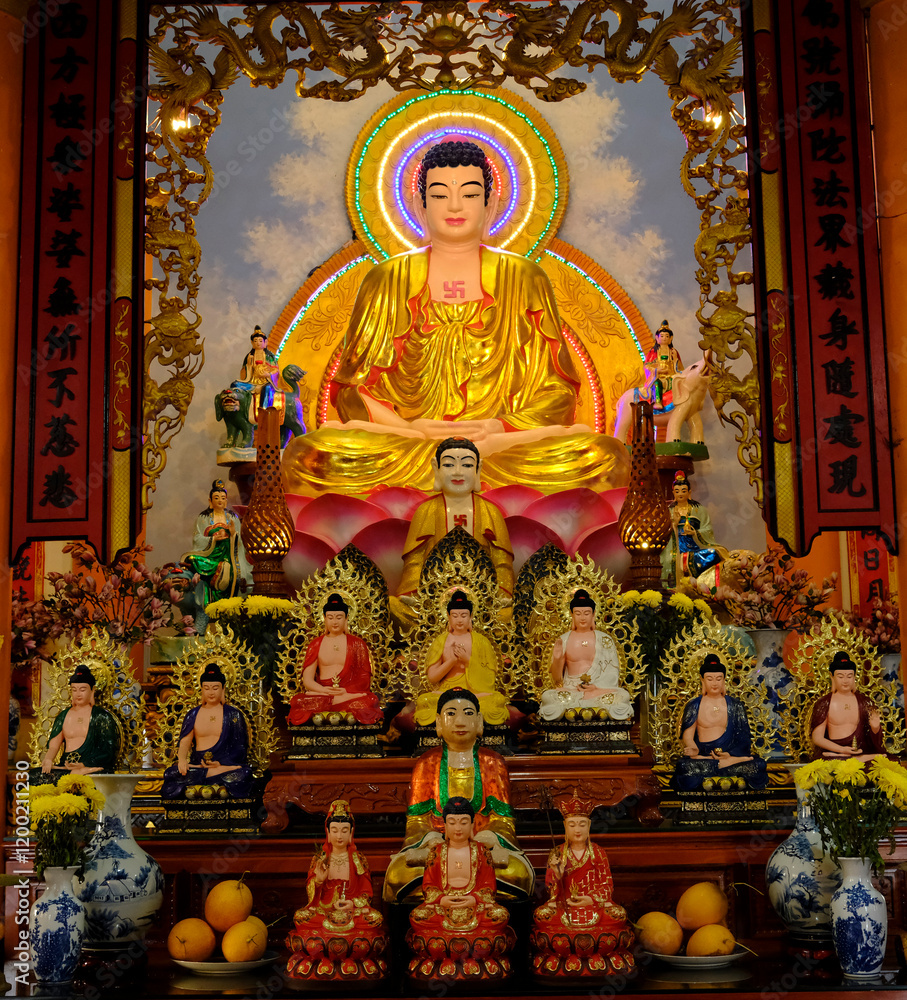 Obraz premium Phuoc Long Buddhist pagoda. Main altar. Buddha statues. Tan Chau. Vietnam.