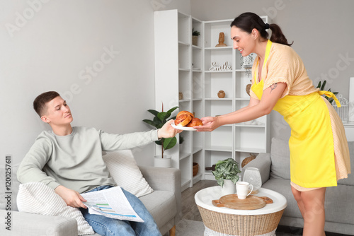 Wife bringing breakfast to ...