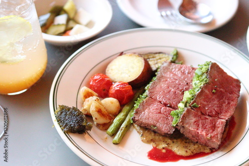 Wallpaper Mural grilled steak with vegetables Torontodigital.ca