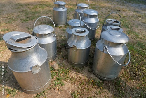milk cans or milk tanks with lids, for transporting fresh milk.