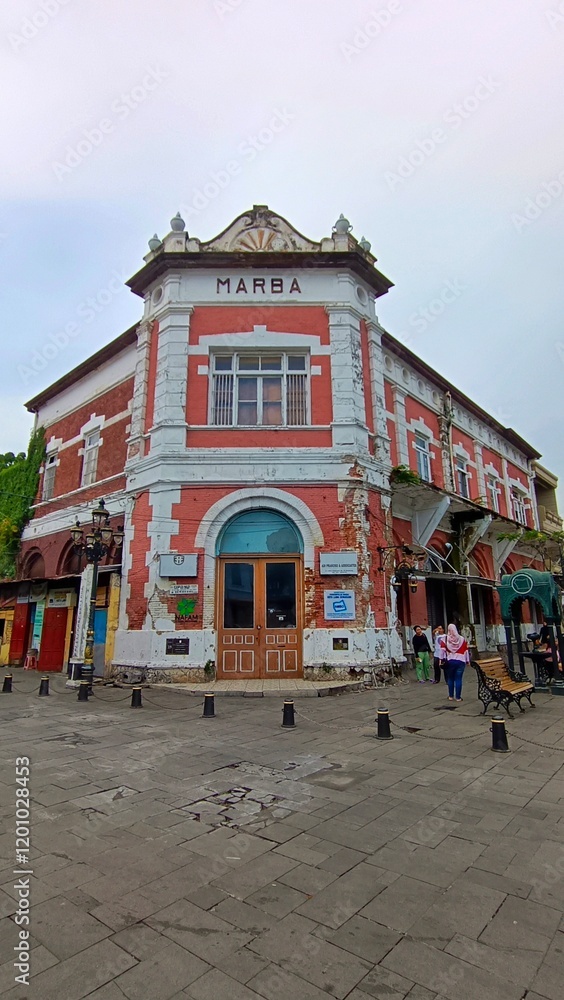 Obraz premium Semarang, Indonesia - December 25, 2023: Semarang Old City area, the splendor of historic ancient buildings from the colonial era. This area is one of the famous tourist areas in this city.