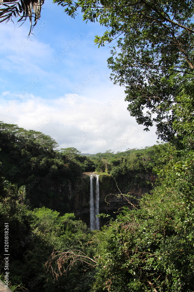 Das Tal des Chamarell-Wasserfall Das Tal des Chamarell-Wasserfall