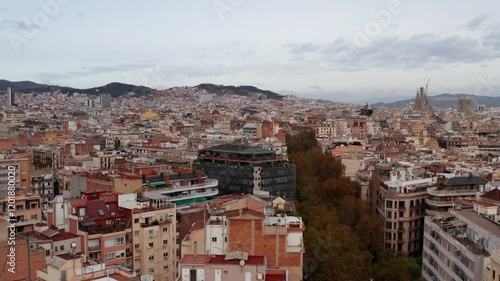 calle de barcelona con dron