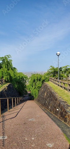 坂道と空