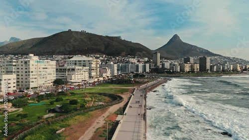 Drone Footage of Cape Town: Aerial Views of Iconic Landmarks, Stunning Coastlines, and Vibrant Cityscapes