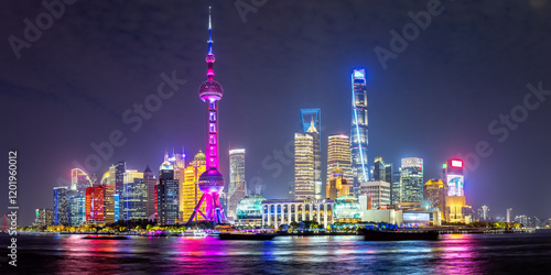 Obraz na płótnie Shanghai skyline at the Bund with Oriental Pearl Tower downtown Pudong panorama at night in China w salonie