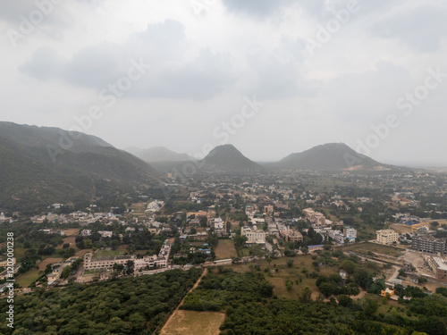 Aravalligebirge in Pushkar in Rajasthan in Indien photo