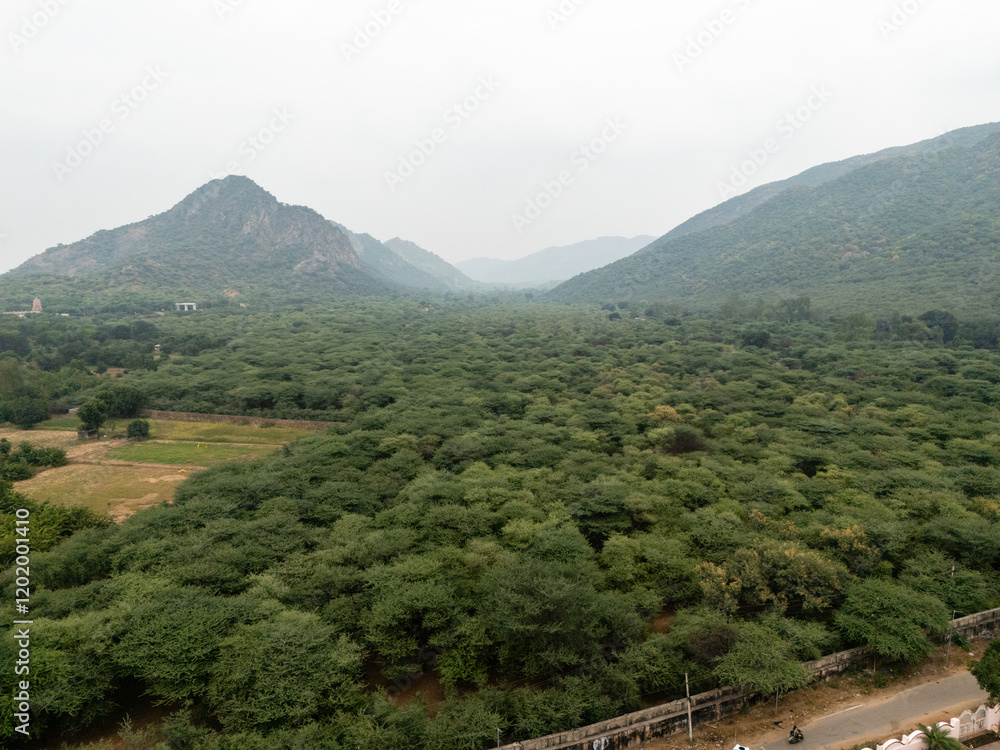Fototapeta premium Aravalligebirge in Pushkar in Rajasthan in Indien