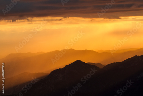 Obraz na płótnie sunset in the mountains w salonie
