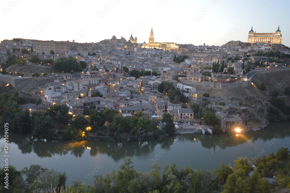 Obraz premium Entardecer na cidade de Toledo na Espanha