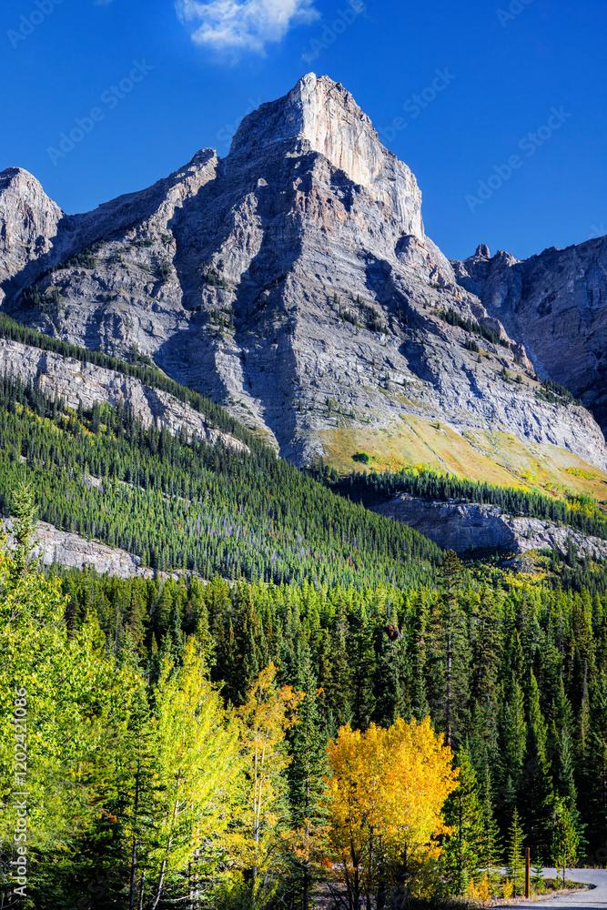 Fototapeta premium Majestic mountain in the fall