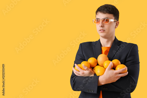 Young businessman holding m...