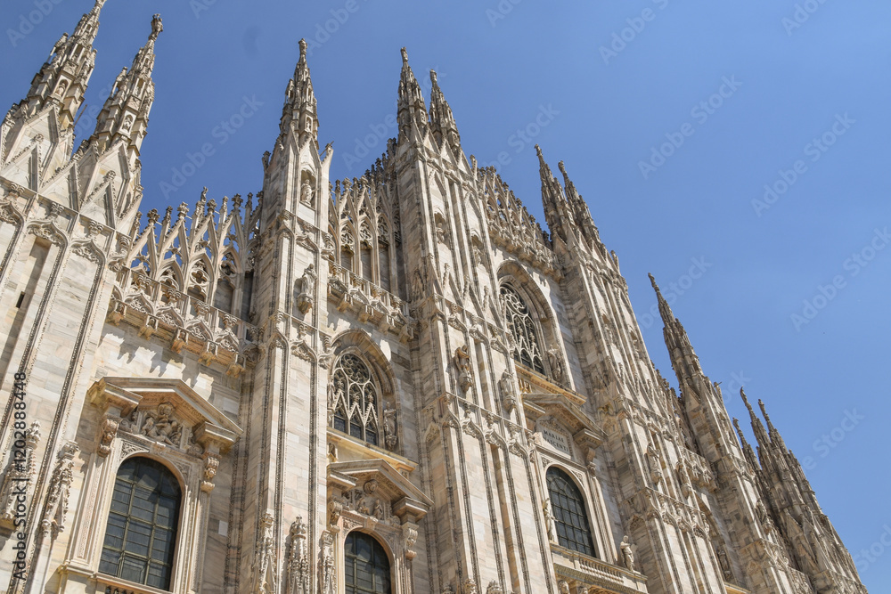 Fototapeta premium Gothic Spires of Duomo di Milano Cathedral