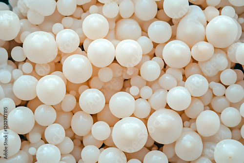 Cluster of Glossy Cream-Col...