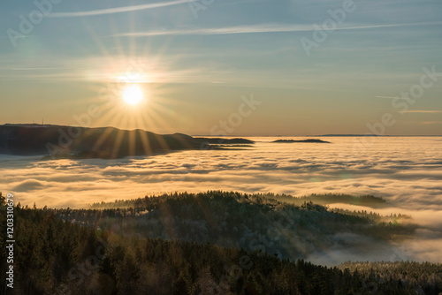 Blick zur Hornisgrinde bei Inversion im Nordschwarzwald