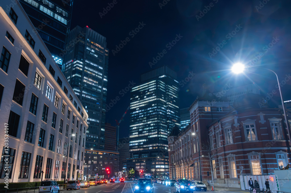 Fototapeta premium 夜の都会を走る車