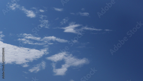 Photography White clouds scattered in the blue sky