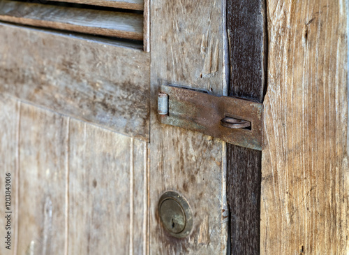 Obraz na plátně Old rusty metal security Padlock Hasp and keyhole on brown old aged wooden door without lock