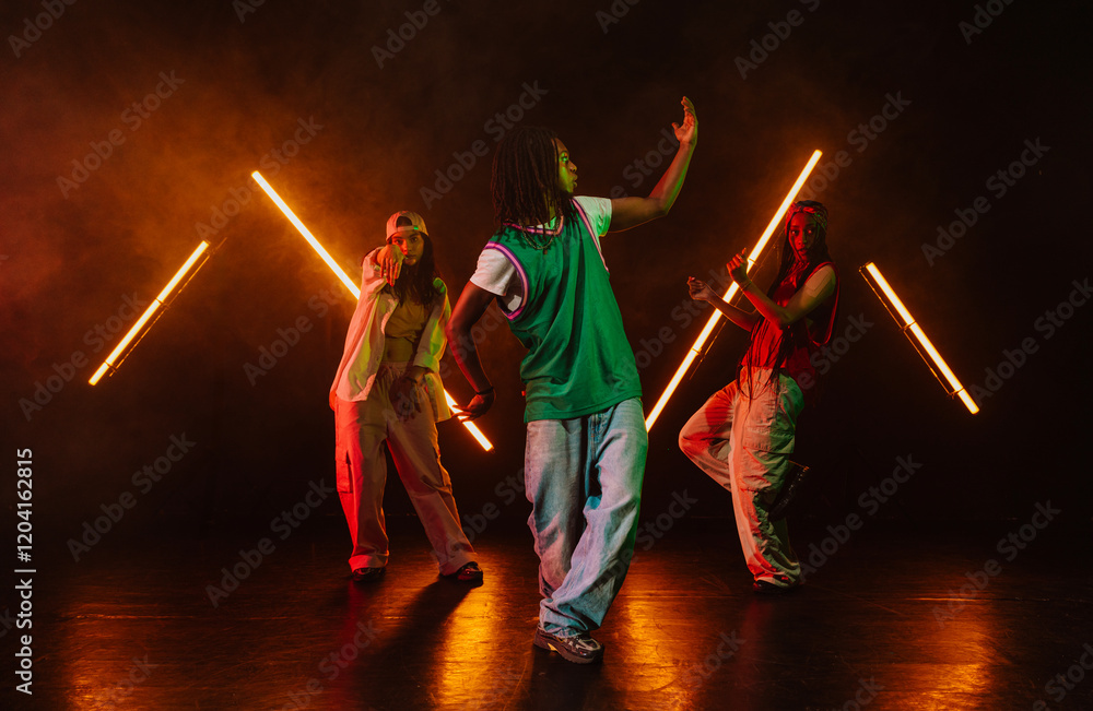 Fototapeta premium Group of hip hop dancer dancing together.